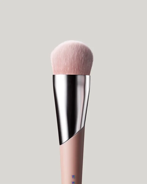 Full-Bodied Foundation Brush 110 - Image 2
