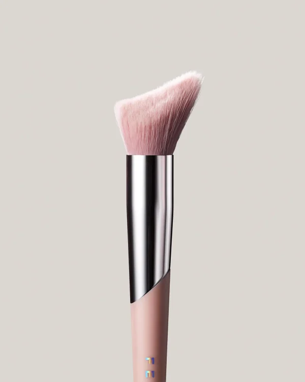 Cheek-Hugging Highlight Brush 120 - Image 2