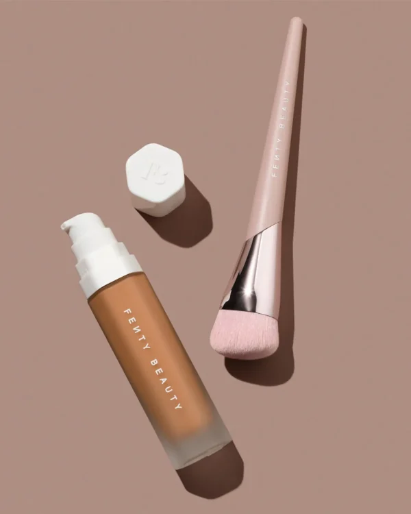 Soft’lit Naturally Luminous Longwear Foundation + Brush Duo