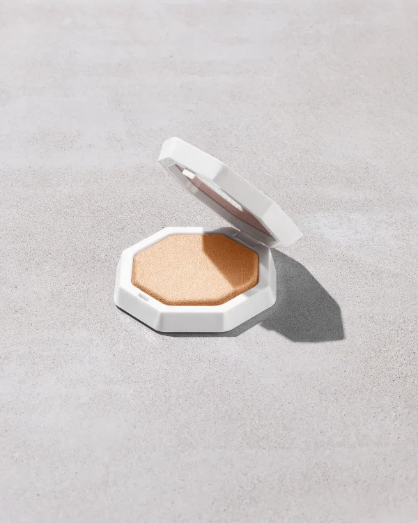Demi’glow Light-Diffusing Highlighter — Prosecco