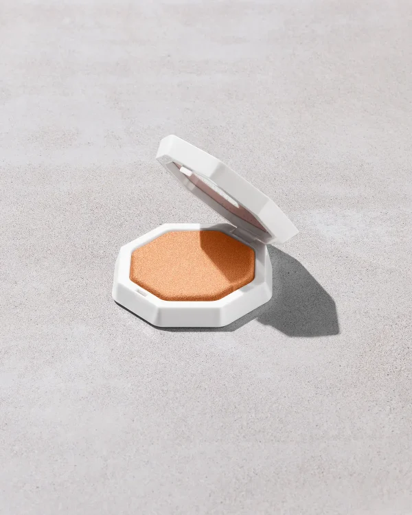 Demi’glow Light-Diffusing Highlighter — Yum Rum
