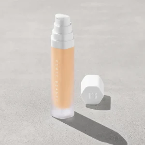 Soft’lit Naturally Luminous Longwear Foundation — 220