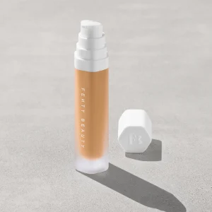 Soft’lit Naturally Luminous Longwear Foundation — 300